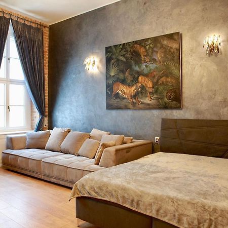 Heart In The Old Town Apartment Bratislava Bagian luar foto