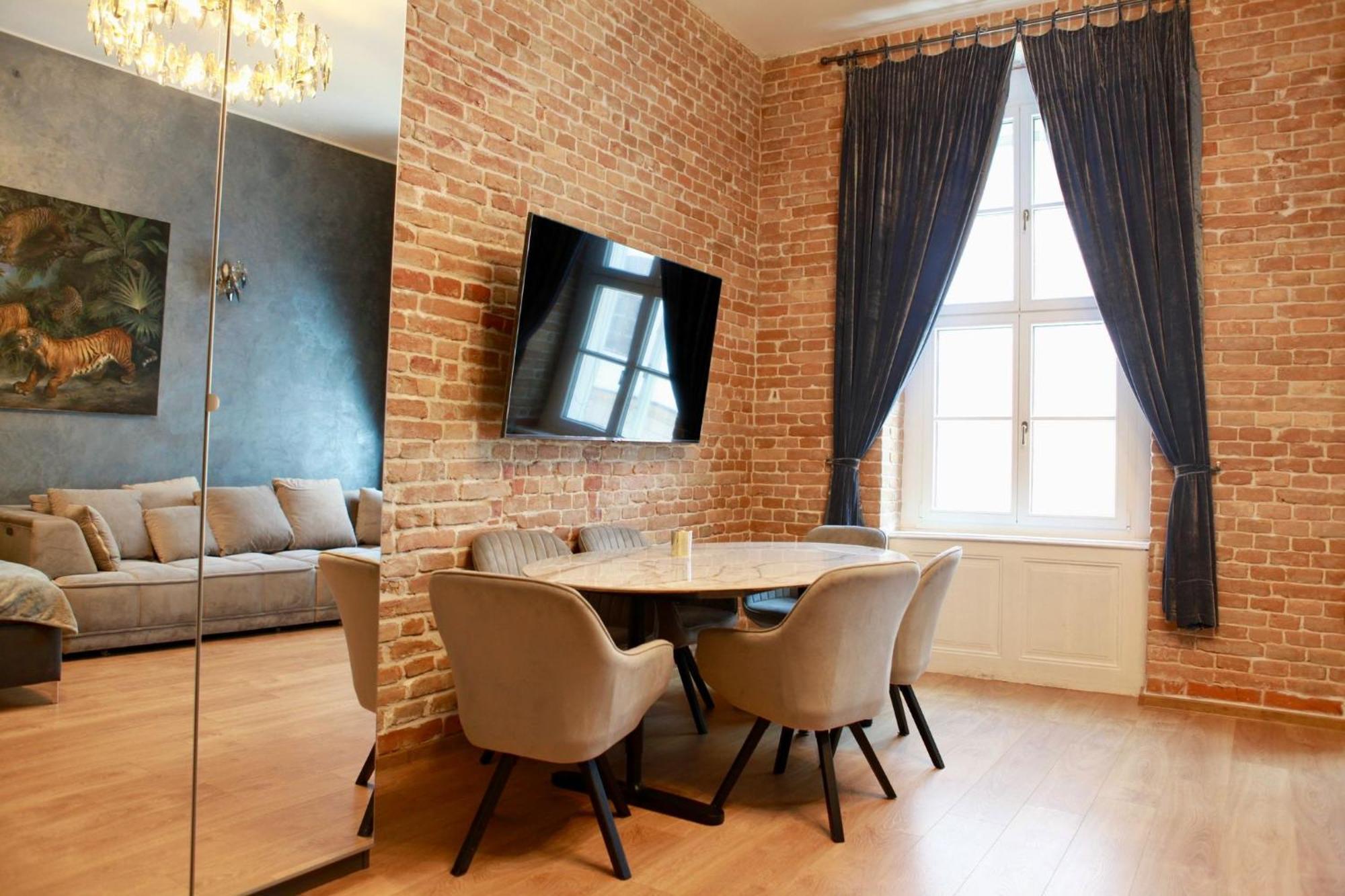 Heart In The Old Town Apartment Bratislava Bagian luar foto
