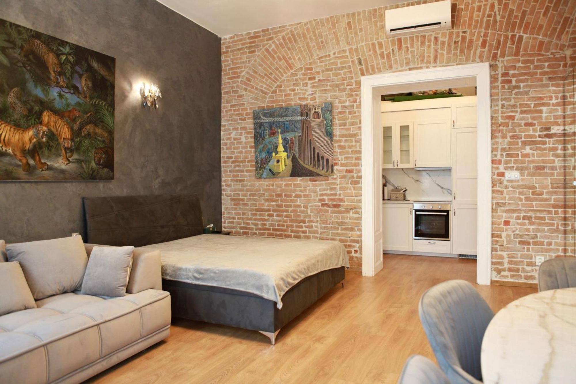 Heart In The Old Town Apartment Bratislava Bagian luar foto